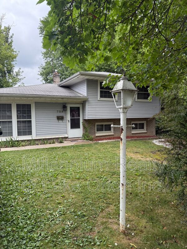 Primary Photo - 725 4th Ave