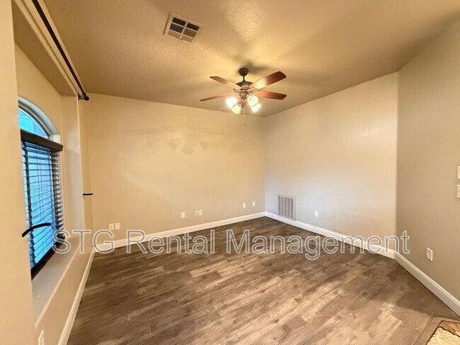 Building Photo - 2075 S Sir Monte Dr