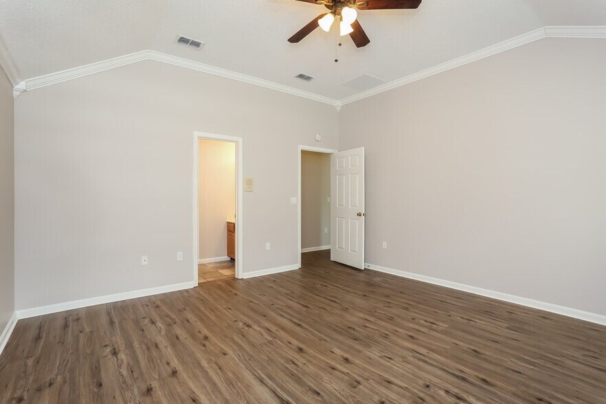 Building Photo - 3168 Tower Oaks Dr
