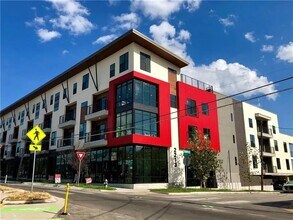 Building Photo - 2213 Poquito St