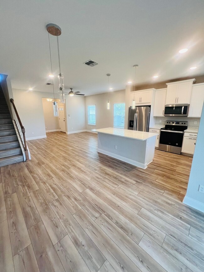 Building Photo - 14105 Sterely Ct S