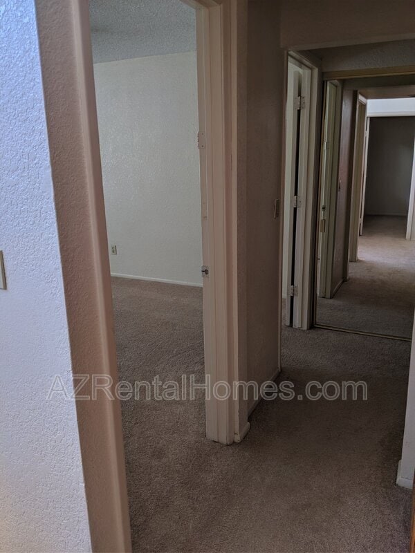 Building Photo - 609 E Mesquite Cir