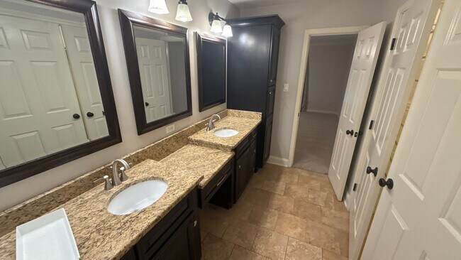 Building Photo - 983 Rolling Oaks Ln