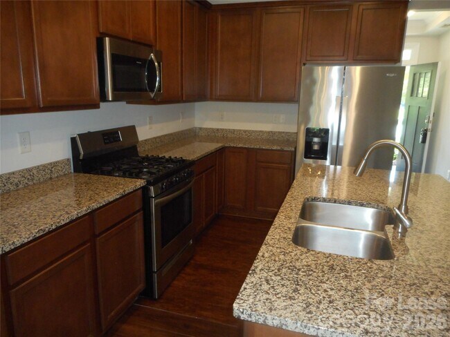 Building Photo - 5522 Harris Cove Dr