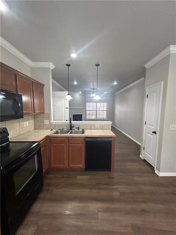 Building Photo - 2670 N Valencia Ave