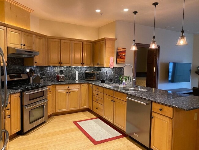 Building Photo - Fully furnished rental in downtown Anchorage