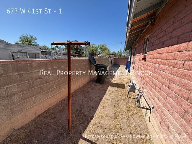 Building Photo - 673 W 41st St