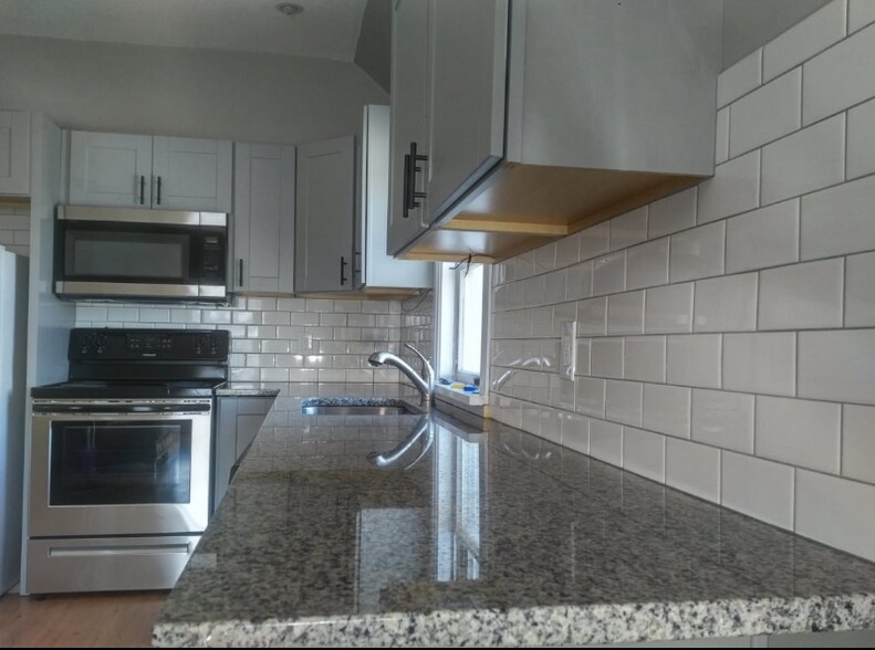 Building Photo - 117 W 14th St