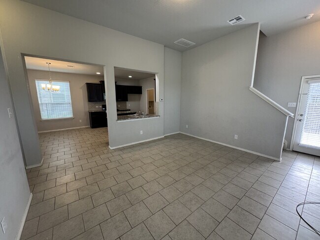Building Photo - Three bed two bath two car garage in Cotto...