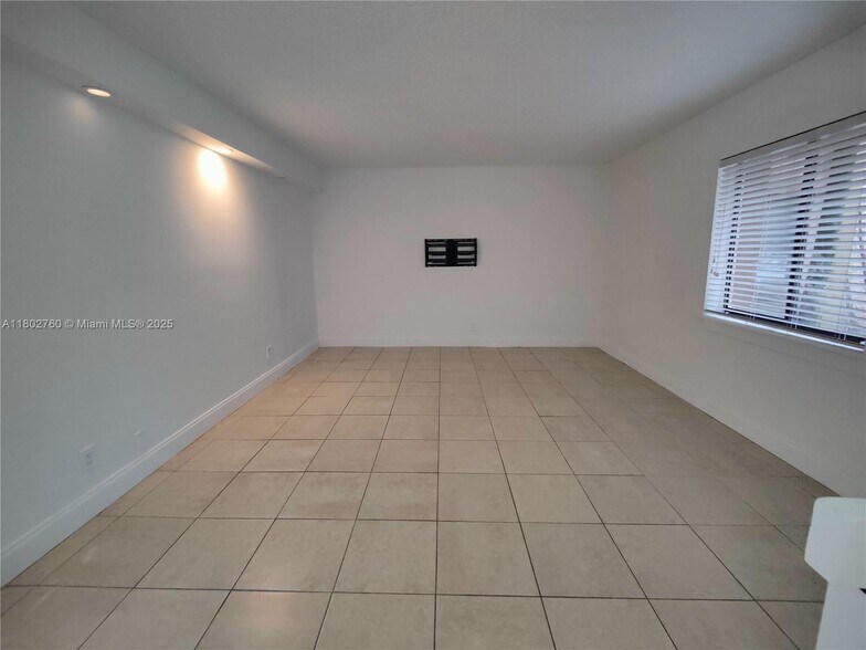 Building Photo - 181 Wimbledon Lake Dr