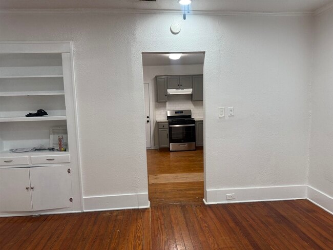 Building Photo - 508 B Ave