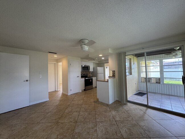 Building Photo - 129 Algiers Dr