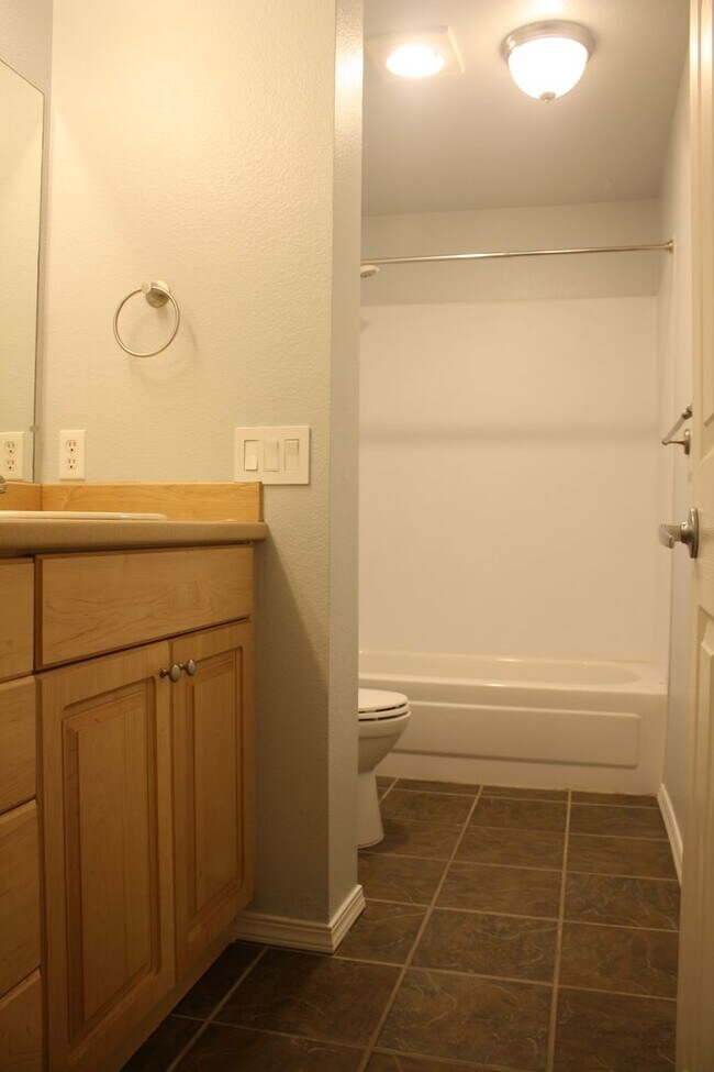 Building Photo - Top Floor 3 bdrm Mill Creek Country Club Condo Rental. Private back deck to nature reserve. Swim ...