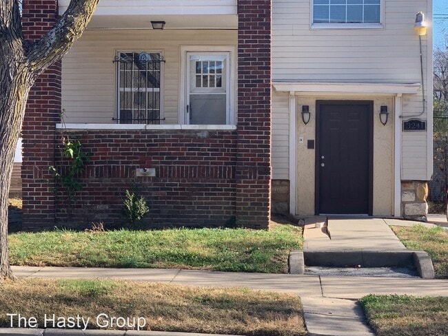 Building Photo - 2 br, 1 bath House - 3241 Gillham Rd - Unit 1