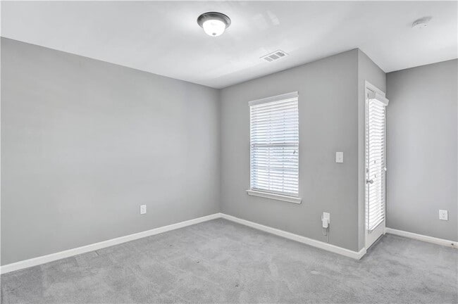 Building Photo - 330 Avalon Sq