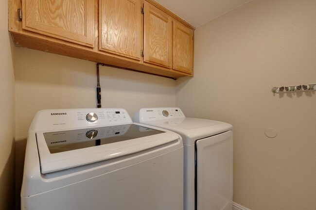 Building Photo - 3-Bed, 2.5-Bath Antelope Home with Vaulted Ceilings & Spacious Yard