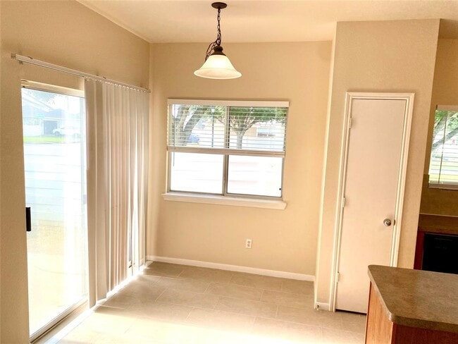 Building Photo - 6222 Settlers Lake Cir E