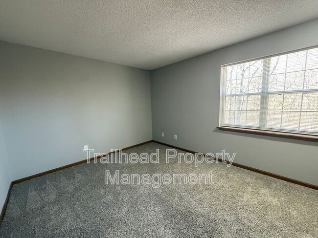 Building Photo - 3413 NW Duncan Rd