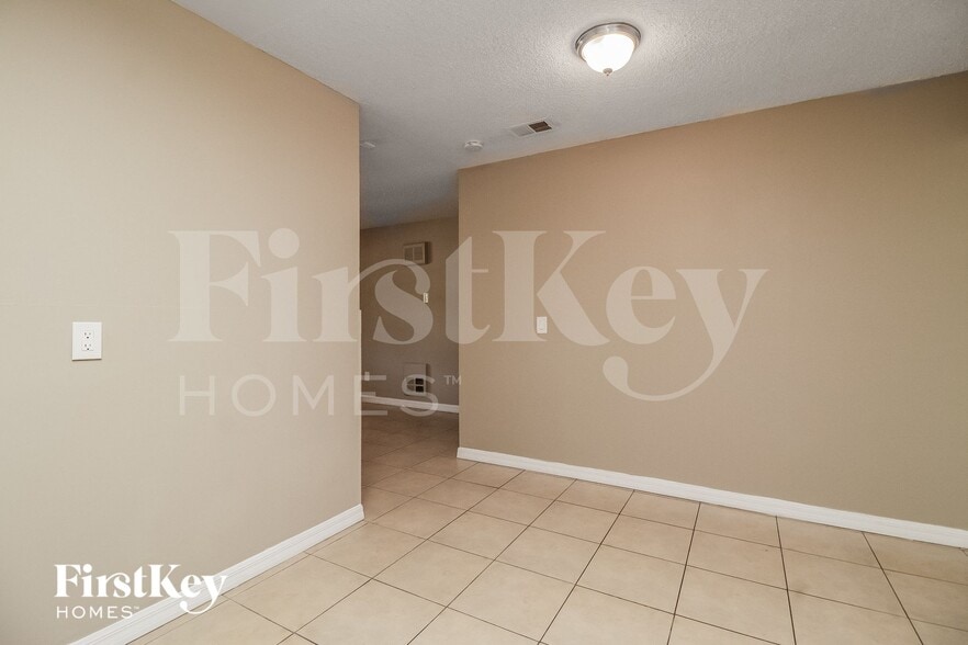 Building Photo - 3639 Shalimar Ct