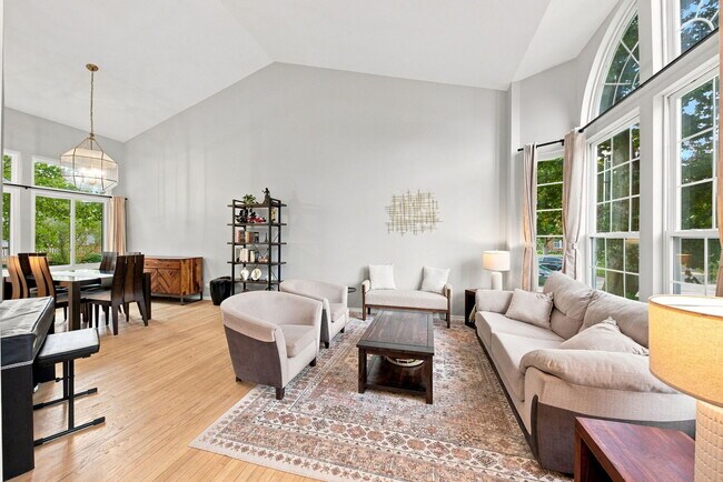 Building Photo - 2052 Shady Grove Ct