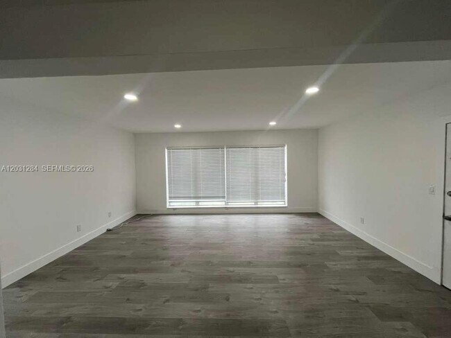 Building Photo - 316 Surfside Blvd