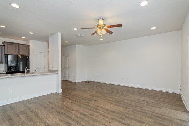 Building Photo - 173 Iron Horse Dr W
