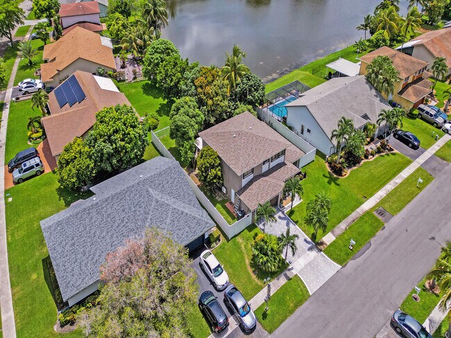 Building Photo - 9610 Dunhill Dr