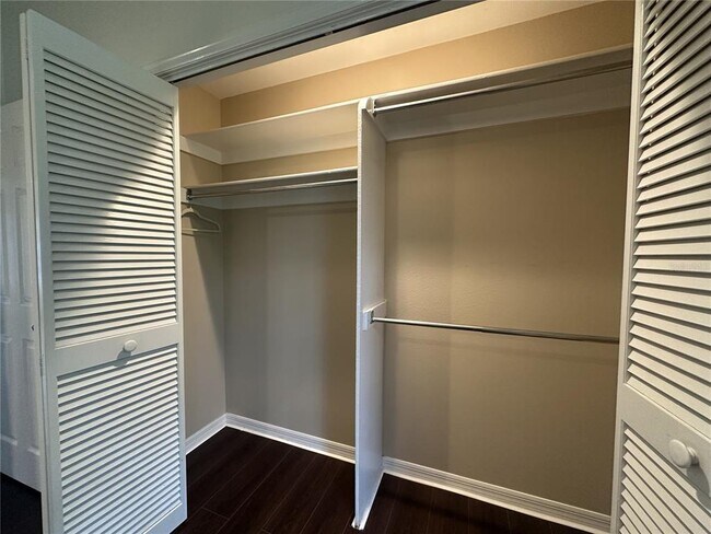 Building Photo - 308 S Bungalow Park Ave