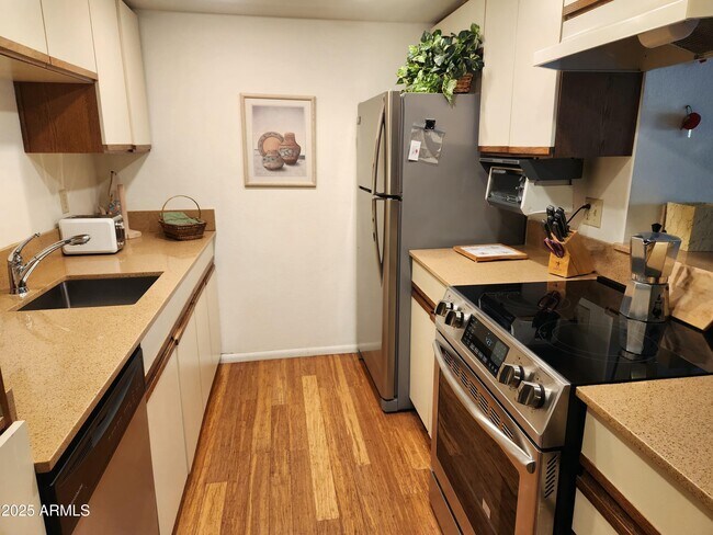 Building Photo - 7557 N Dreamy Draw Dr