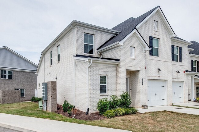 Building Photo - 204 Douglas Bend Rd