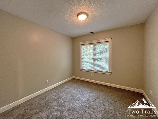 Building Photo - GORGEOUS 4 BED/2.5 BATH IN BILTMORE PARK