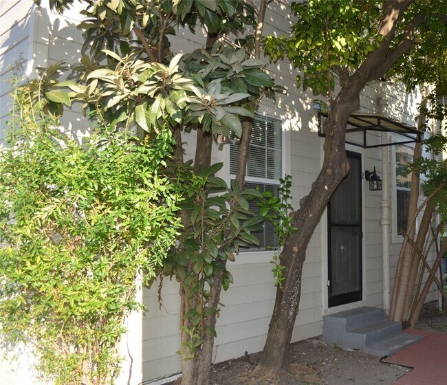 Building Photo - 2502 Saltus St