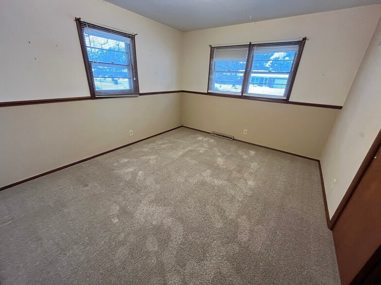 Building Photo - 350 W Mae Rose Ave