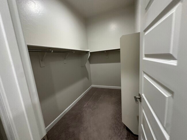 Building Photo - 10319 W Harmony Ln