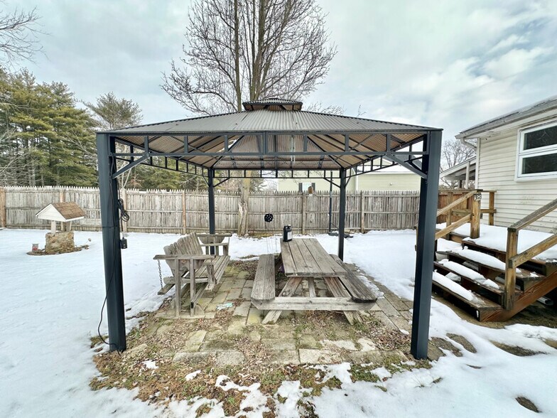 Building Photo - 114 Melini Ave