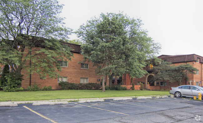 Building Photo - Forest Glen Condos