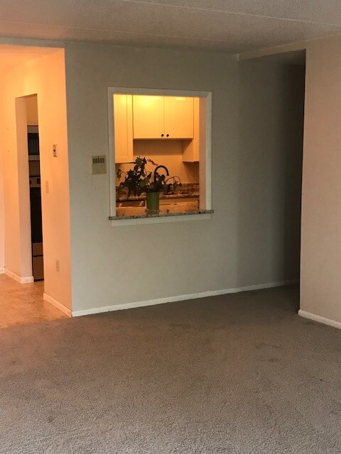 Building Photo - 329 Geneva Ave N