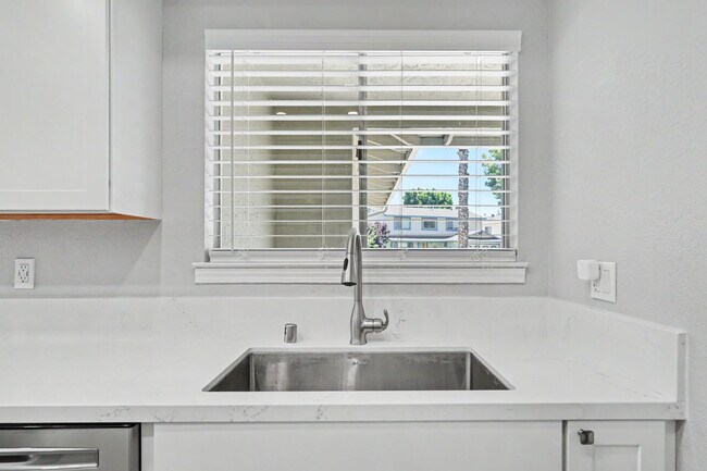 Building Photo - 3143 Shriver Dr
