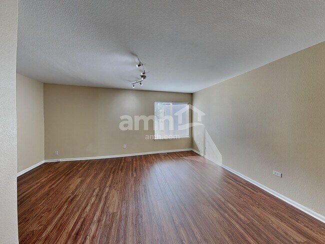 Building Photo - 4892 Waldenwood Dr