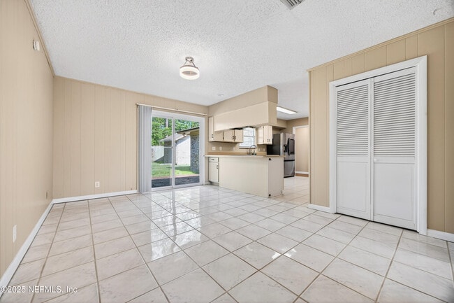 Building Photo - 9727 Viceroy Dr E