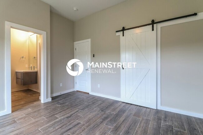 Building Photo - 3 Bedroom Pet-Friendly Home in Oklahoma City, OK with Main Street Renewal