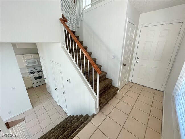 Building Photo - 3241 Symphony Dr