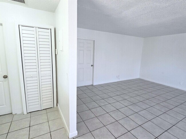 Building Photo - 928 S Federal Hwy