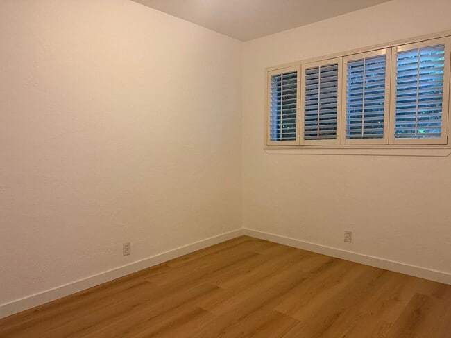 Building Photo - Campbell Charmer- 2 Bedroom 1 Bath Duplex with Garage