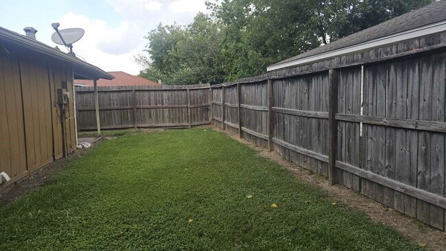 Building Photo - 8710 Parkway Forest Dr