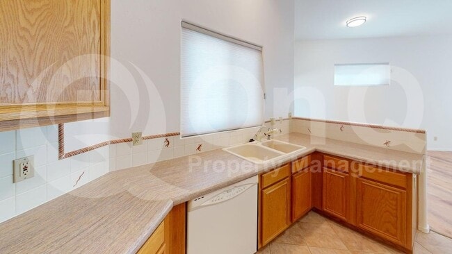 Building Photo - 137 E Calle Zavala