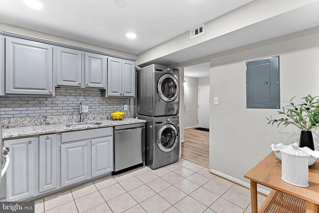 Building Photo - 11808 Breton Ct