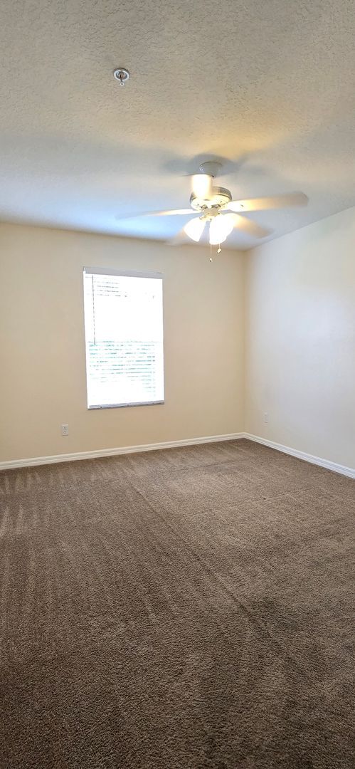 Building Photo - 3/2 One Car Garage Town Home in Meadow Woo...