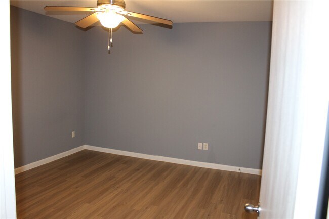 Building Photo - 8143 Sanders Forest Ct