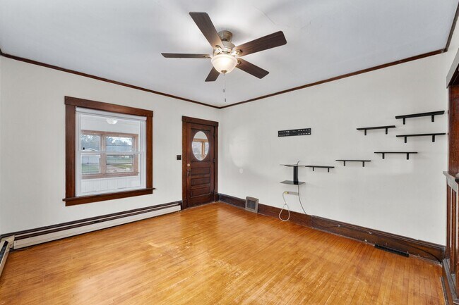 Building Photo - 568 W Main St